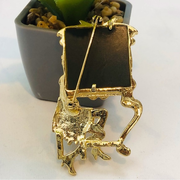 Vintage AJC Brooch Gold Tone Woman at Dressing Table - Picture 10 of 16